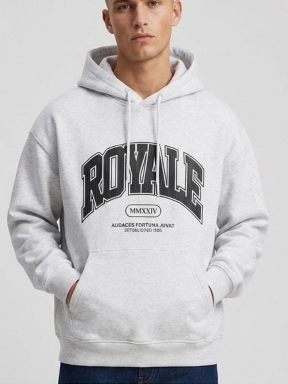 H&M Men Loose Fit Royale
MMXXIV Graphic Hoodie Light
Grey Size XS